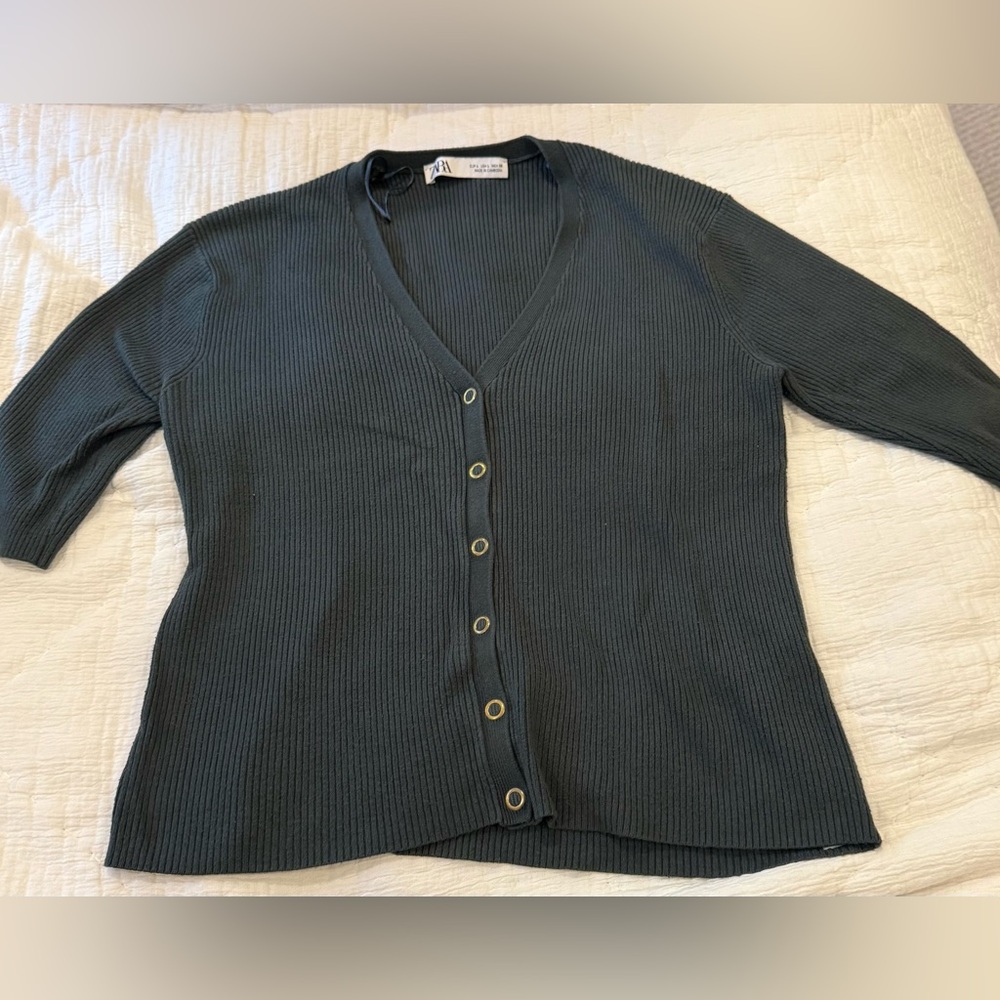 Women's V-Neck Button-Up Sweater - Gray